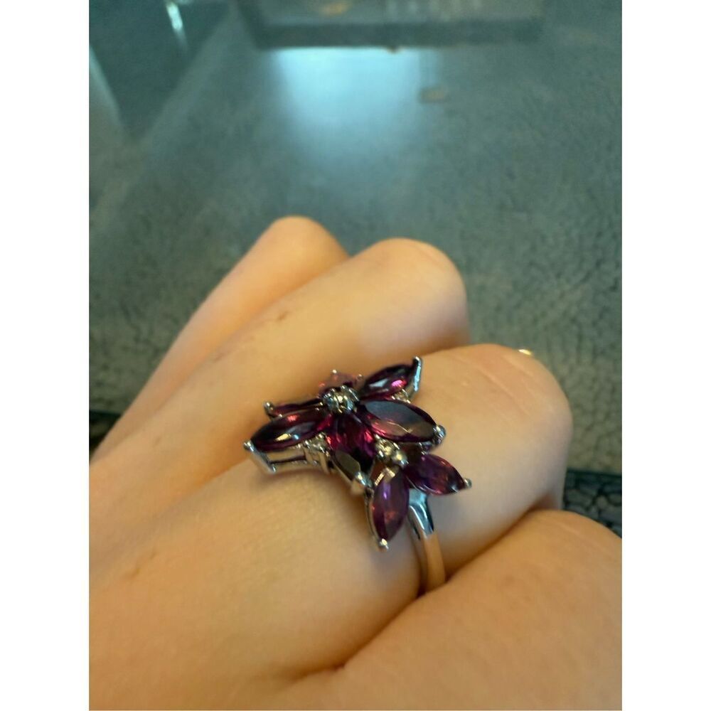 Sterling silver and Garnet Flower ring - Picture 5 of 6